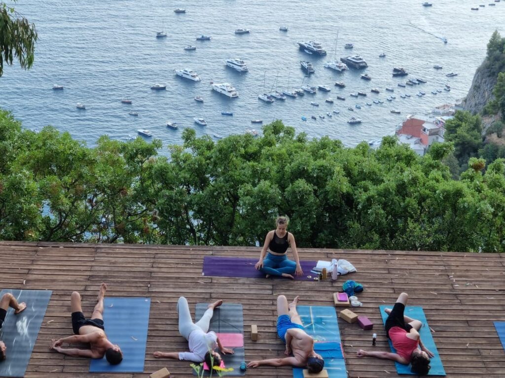 Cours de yoga lors de la retraite de Yoga d'Aurore Bnb Yoga à Positano